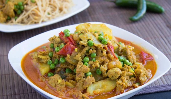 Pollo con patate e piselli