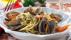 Spaghetti vongole pomodoro