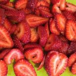 Caprese con avocado e fragole