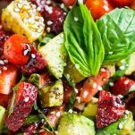 Caprese con avocado e fragole