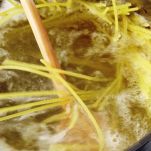 Pasta con pesto di olive verdi