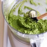 Pasta con pesto di olive verdi