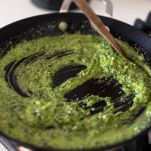 Pasta con pesto di olive verdi