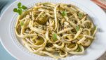 Pasta con pesto di olive verdi