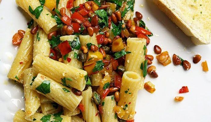 Rigatoni con peperonata