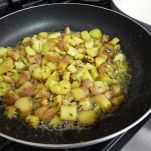 Frittata con patate melanzane e piselli