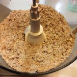 La fotoricetta dei crumiri di nocciole e cioccolato bianco