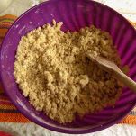 La fotoricetta dei crumiri di nocciole e cioccolato bianco