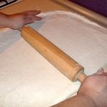 La fotoricetta della focaccia dolce con mandorle e canditi