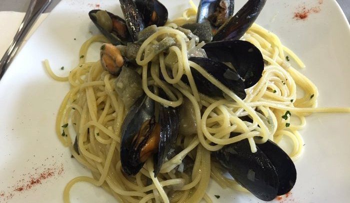 Pasta con melanzane e cozze