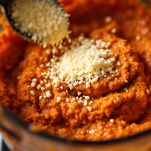 Pesto con pecorino e peperoncino.