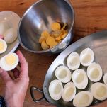 Uova ripiene gratinate