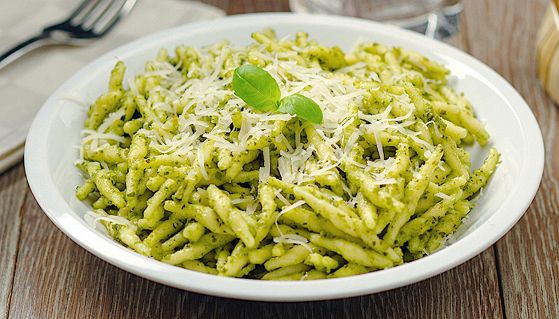 Trofie al pesto con il parmigiano