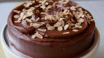 Torta al latte di mandorla e cioccolato
