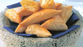Tiropitakia: sfogliatine con feta alla greca