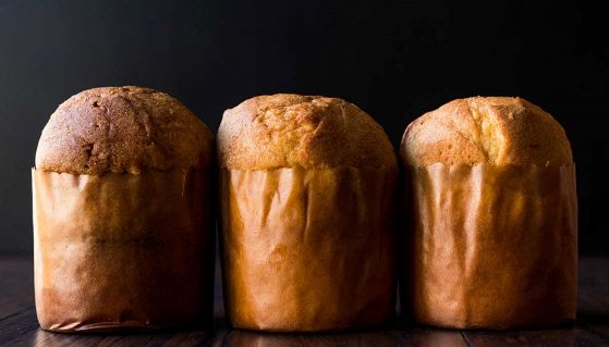 Sfornate il panettone e lasciatelo raffreddare