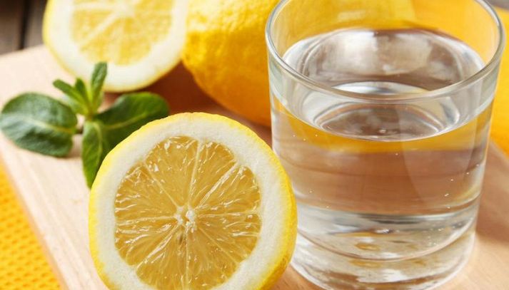 Acqua e limone, la preziosa fonte di benessere