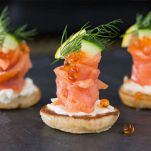 Blini con salmone affumicato e panna acida