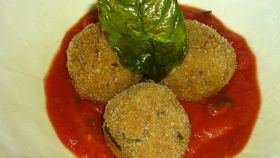 Polpette di melanzane al sugo di pomodoro e basilico