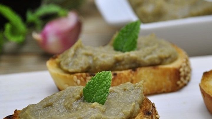 Bruschette con crema di melanzane