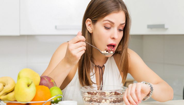 Mangiare lentamente aiuta a non perdere la linea