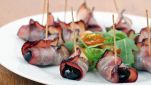 Involtini con prugne e pancetta