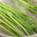 Bollire gli asparagi