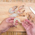 Sgusciare gamberetti