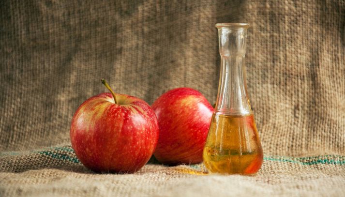 L'acquavite di mele è un distillato speciale dalle grandi caratteristiche: scopriamo insieme quali sono e come si usa per le migliori ricette di cucina