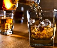 L'alcool è alla base di tantissime bevande, cocktail e long drink. Ecco quali sono le sue caratteristiche e gli impieghi in cucina
