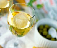 Calice di vino Alghero DOC Bianco