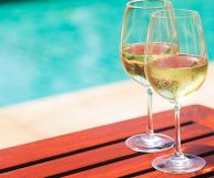 Bicchieri di vino Alghero DOC Vermentino Frizzante