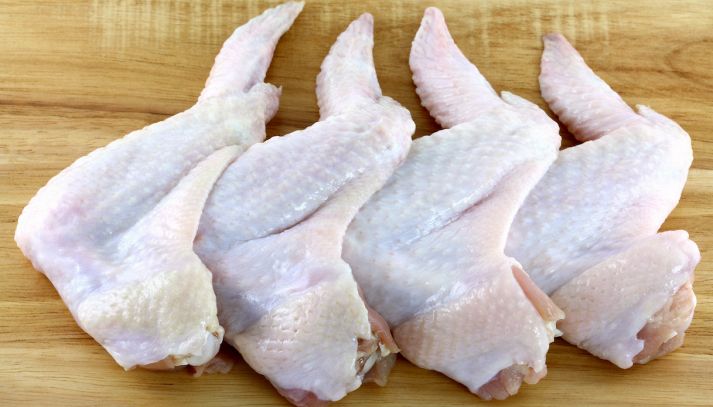 Le ali di pollo sono uno dei tagli più apprezzati di questo volatile e, in quanto carne bianca, sono molto magre: ecco i loro valori nutrizionali