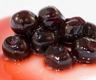 Le amarene sciroppate sono una dolcissima bontà, da consumare però con moderazione: scopriamo quali sono i suoi benefici e le controindicazioni