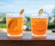 L’Aperol è uno dei più famosi aperitivi italiani, dal caratteristico retrogusto all’arancia: scopriamo le sue caratteristiche principali e i suoi usi