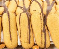 Leggeri e famosissimi in Italia, i biscotti Pavesini hanno un sapore caratteristico che li rende ottimi sia da consumare da soli che in ricette dolci