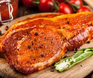 Le bistecche di maiale rappresentano un ottimo secondo piatto: vediamo insieme quali sono le caratteristiche principali, i valori nutrizionali e i benefici