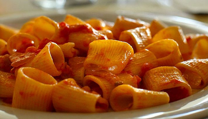 Speciale formato di pasta corta simile ai rigatoni, i bombolotti sono un carboidrato versatile in molte ricette