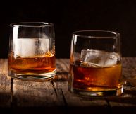 Il bourbon è un whisky molto utilizzato, sia da bere a fine pasto che per impreziosire numerose ricette: scopriamo i suoi valori nutrizionali e le caratteristiche