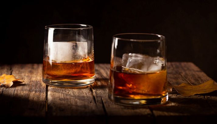 Il bourbon è un whisky molto utilizzato, sia da bere a fine pasto che per impreziosire numerose ricette: scopriamo i suoi valori nutrizionali e le caratteristiche