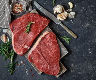 Legato alla produzione di latte e mozzarella, il bufalo ha una carne magra e tenera, che si presta a infinite preparazioni