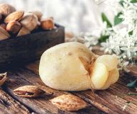 Che sia fresca o stagionata la caciotta è una vera delizia tipicamente italiana: un formaggio peculiare, dal sapore unico, nato in tempi relativamente recenti