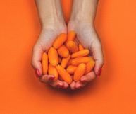 Uno snack fresco, sfizioso e salutare destinato a tutta la famiglia. Scopriamo insieme le carote baby