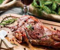 Un ingrediente dal sapore intenso e inconfondibile, dalle proprietà virtuose, adatto a tutte le preparazioni per gli amanti della selvaggina: la carne di cervo
