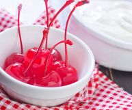 Le ciliegie al maraschino non sono altro che ciliegie sciroppate alle quali viene aggiunto il liquore ottenuto dalle marasche: ecco i loro valori nutrizionali