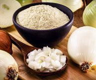 Una spezia immancabile in cucina: ecco come usare in cucina la cipolla in polvere e le sue numerose proprietà