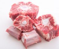 La coda di manzo è un alimento della tradizione povera contadina, oggi invece molto apprezzato: ecco quali sono le sue caratteristiche e i valori nutrizionali