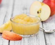 La composta di mele, meno zuccherina rispetto alla confettura, è perfetta per impreziosire qualsiasi dessert: ecco quali sono le sue proprietà nutrizionali