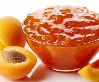 La confettura di albicocche è molto amata da grandi e piccini, per il suo sapore zuccherino: ecco quali sono i suoi benefici e le controindicazioni