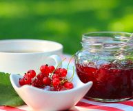 Ricette e caratteristiche principali della confettura di ribes, un prodotto dal gusto unico tra il dolce e l'acidulo. I valori nutrizionali e le proprietà